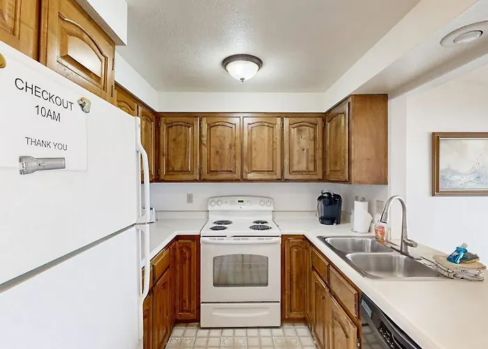 Sweeping Oceanfront Views Await Tranquil Condo With Balcony Beach Access W&D