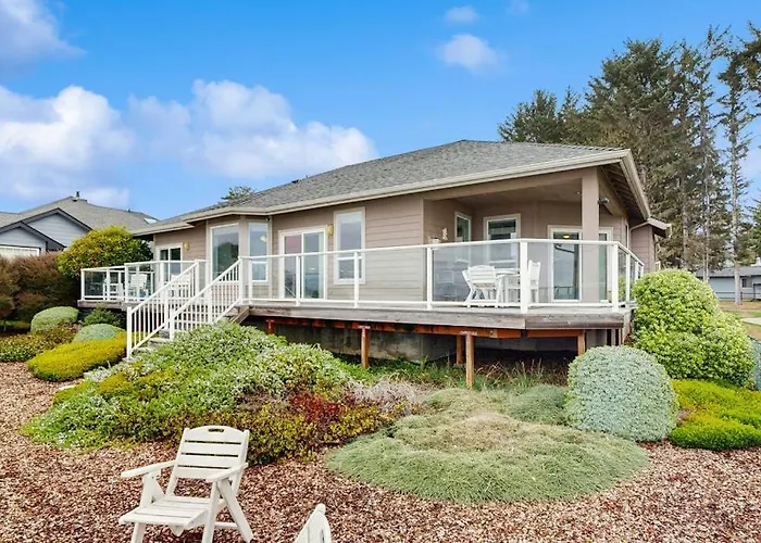 Oceanfront Home With Outdoor Dining Wifi Fireplace Gas Grill Washer & Dryer