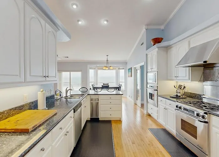 Oceanfront Home With Outdoor Dining Wifi Fireplace Gas Grill Washer & Dryer